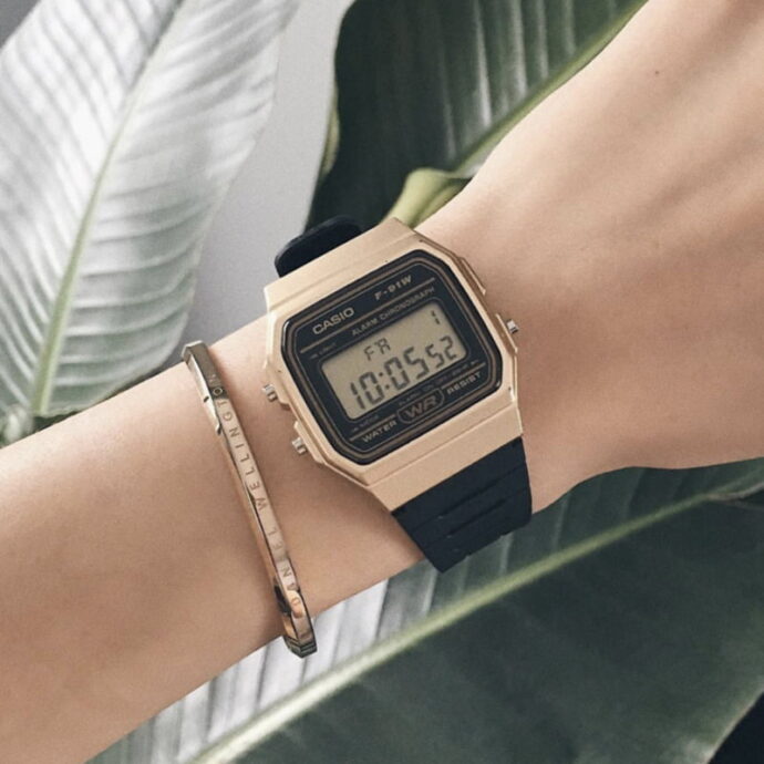 ⁦CASIO F-91WM-9ADF Montre Unisexe - Noir / Doré⁩ - الصورة ⁦2⁩